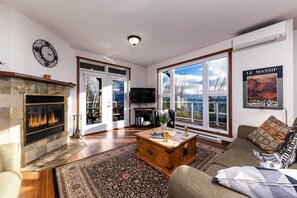 TV, fireplace, stereo