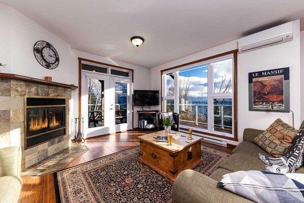 Téléviseur, foyer, chaîne audio