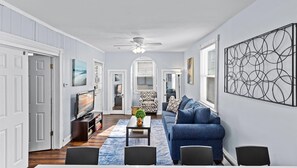 TV, offices - Cozy 1BR Beach Retreat - Walk to Beach w/ Parking (Ventnor City)