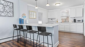 Fridge, microwave, oven, stovetop - Cozy 1BR Beach Retreat - Walk to Beach w/ Parking (Ventnor City)