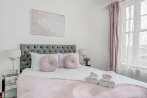 1 chambre, fer et planche à repasser, Wi-Fi, literie fournie