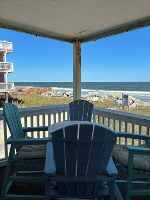 Property grounds - Oceanfront 2 bedroom condo with pool in Carolina Beach (Carolina Beach)