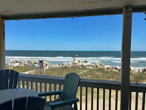 Property grounds - Oceanfront 2 bedroom condo with pool in Carolina Beach (Carolina Beach)