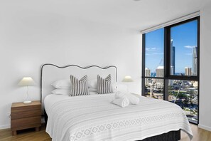 3 Schlafzimmer, Schreibtisch, Bügeleisen/Bügelbrett, WLAN
