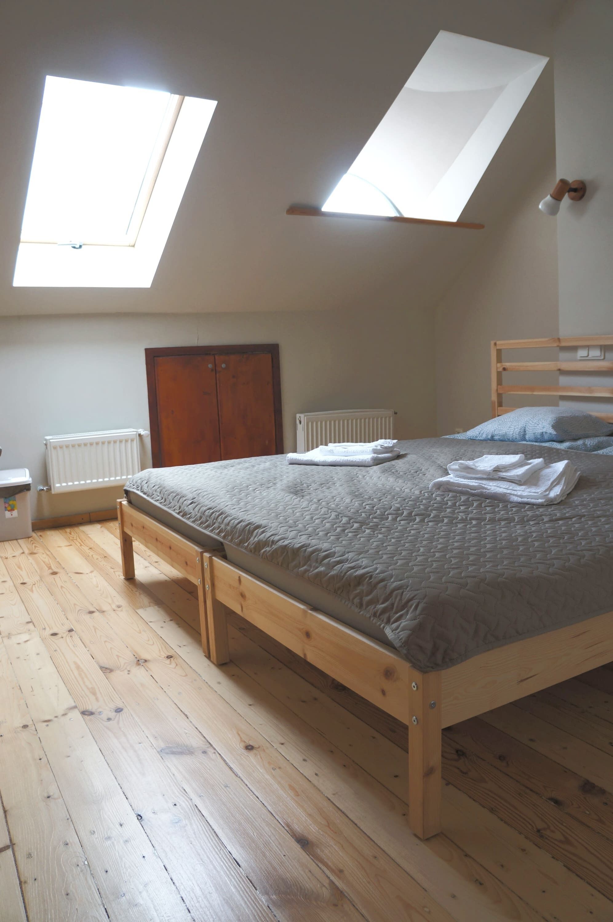 Quarto casal ou duplo, vista para o pátio | 1 quarto, Wi-Fi de cortesia