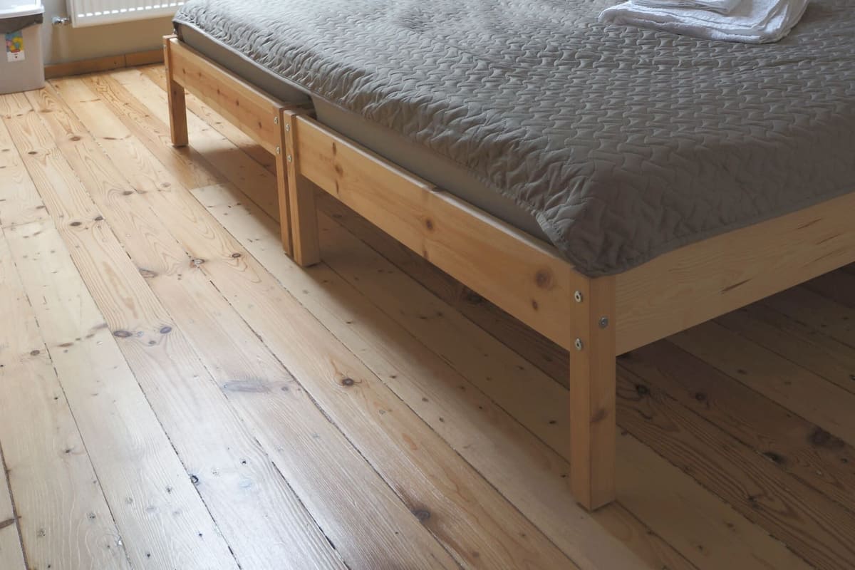 Habitación con 1 cama doble o 2 individuales, vistas al patio | 1 dormitorio y wifi gratis