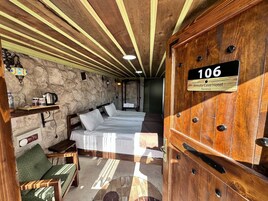 Minibar, decoración personalizada y muebles diferentes 