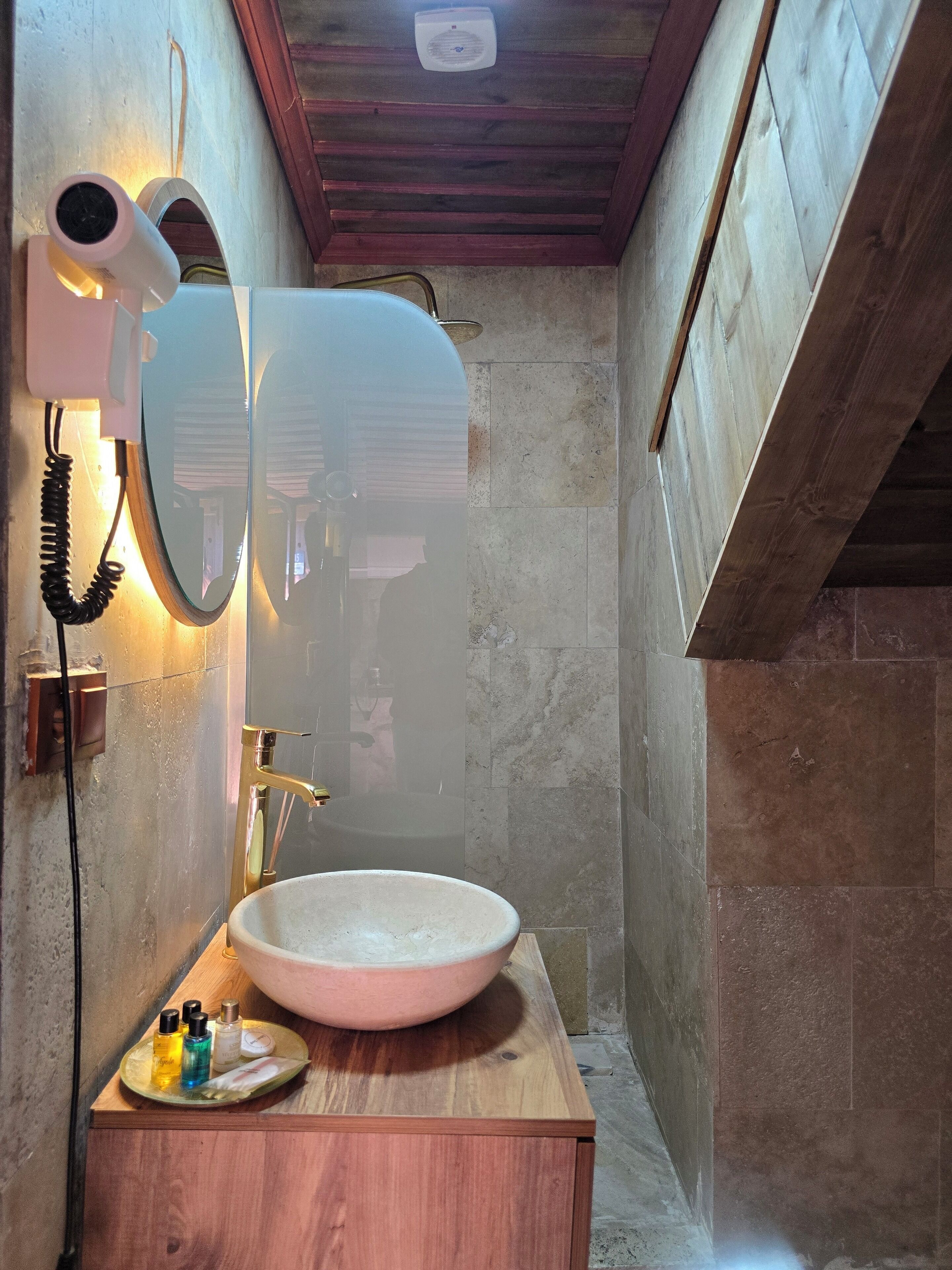 Standard Double Room | Bathroom | Hair dryer, heated floors, towels, soap