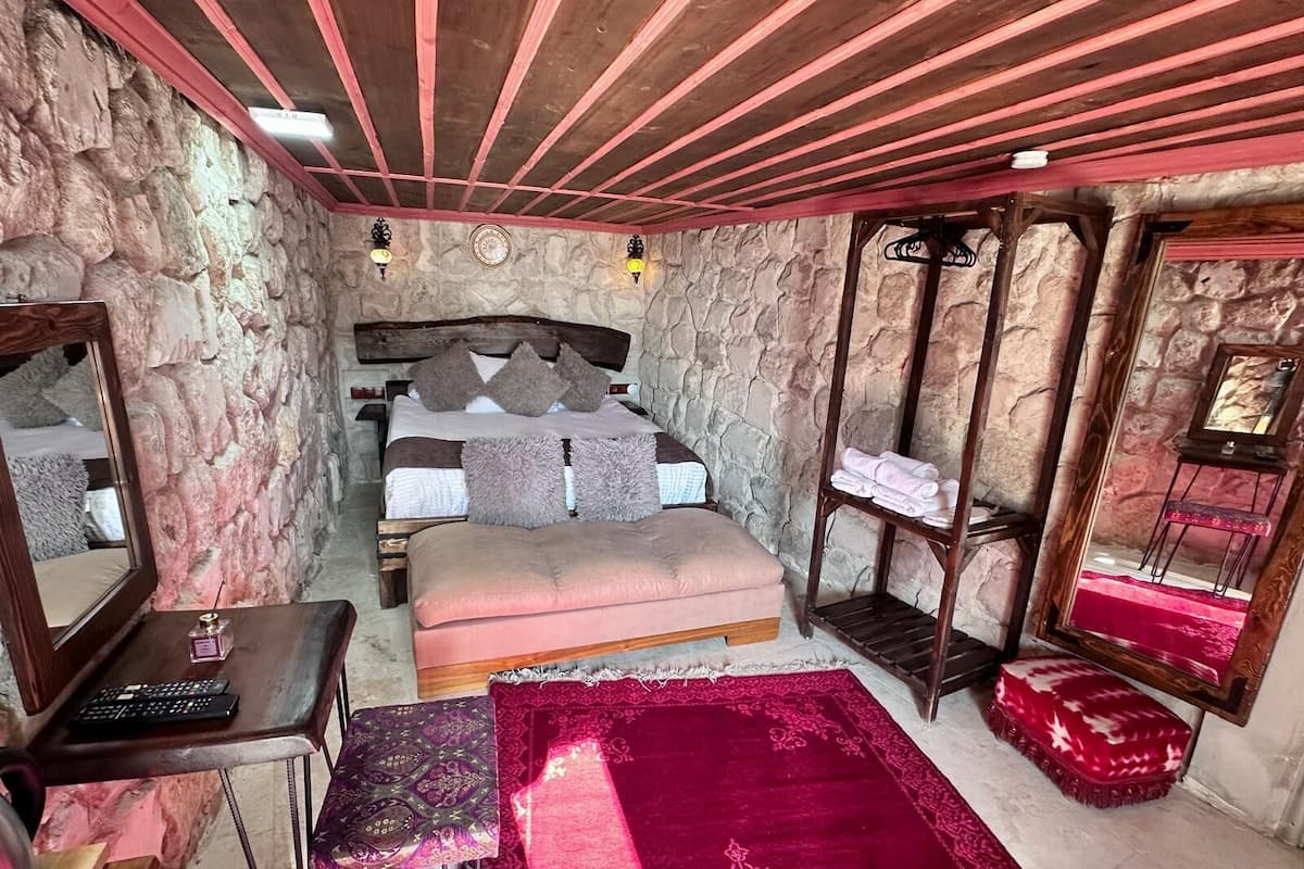 2 bedrooms, minibar, individually decorated, individually furnished