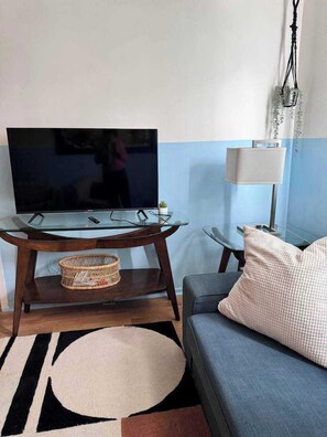 TV, offices - Stylish City Base for Groups and Families (Halifax)