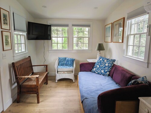 Private Cottage Close to Town CS0047