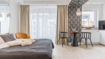 Comfort Studio, Balcony | Individually decorated, iron/ironing board, free WiFi, bed sheets