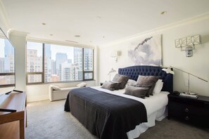 3 bedrooms, desk, iron/ironing board, travel crib - Luxury Designer Penthouse 3803 | Pool | Gold Coast (Chicago)