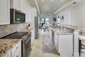 Fridge, microwave, oven, stovetop - Rosemary Heights - Close to the Beach (Naples)