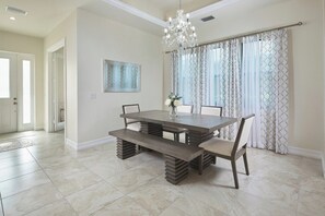 Dining - Rosemary Heights - Close to the Beach (Naples)