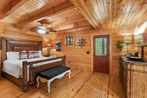 2 bedrooms, desk, free WiFi, bed sheets