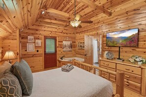 2 bedrooms, desk, free WiFi, bed sheets