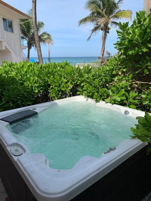 Bain à remous extérieur