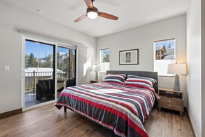 3 bedrooms, iron/ironing board, free WiFi, bed sheets - Luxury Home Across from Purg | Hot Tub | Foosball | Great Views | Shuttle (Durango)