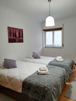 2 chambres, fer et planche à repasser, Wi-Fi, draps fournis