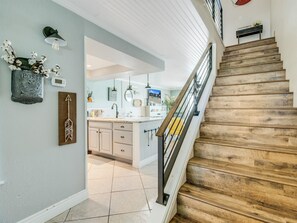 Interior - Kontiki 103, Pool, 800 Ft Pier, Tennis, Pickle Ball, Boat Slips and Launch (Rockport)