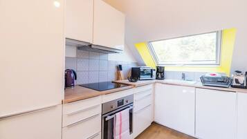 Réfrigérateur, micro-ondes, four, lave-vaisselle