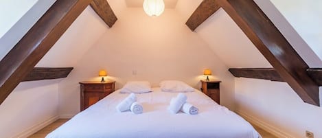 2 bedrooms, internet, bed sheets