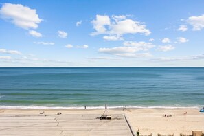 På stranden