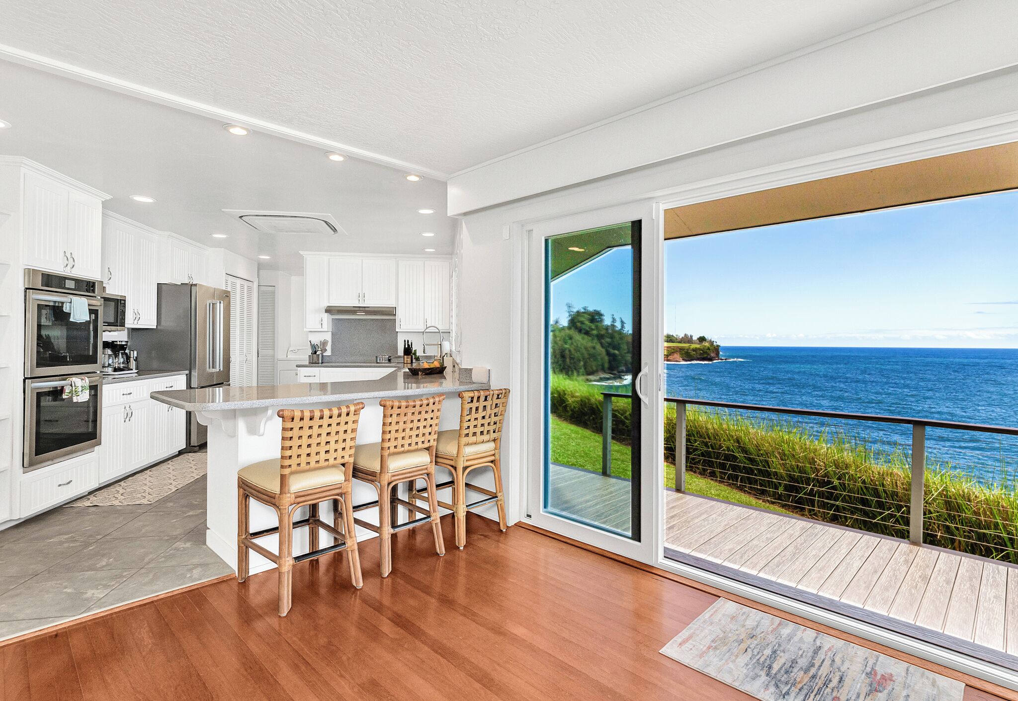 Frigorífic, microones, forn i placa de cuina 