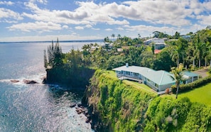 Exterior - EXTRAORDINARY Hale Kuikahi Oceanfront Retreat - fully airconditioned! (Hilo)