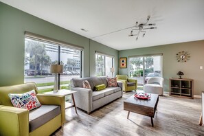 Smart TV, DVD player, stereo