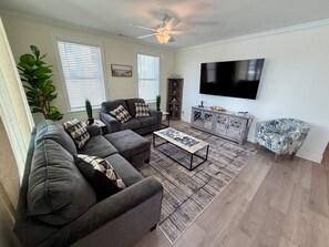 Smart TV, fireplace