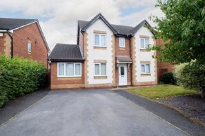 Exterior - Colwell 4 Bedroom 3 Bathroom House (Derby)