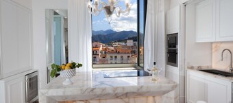 AMORE RENTALS - The Square, Luxury Penthouse with Sea View and Jacuzzi in Piazza Tasso