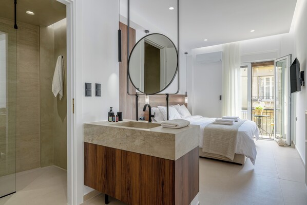 Luxury Apartment, 2 Bedrooms, Non Smoking, City View | 2 bedrooms, soundproofing, free WiFi - Acropolis Loom Suite (Athens)