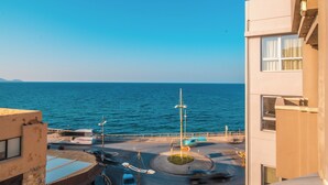 A coastal view with a roundabout, a body of water, and buildings. - HOM54 Luxury Suites (Heraklion)
