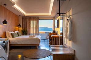 Sea View Luxury Suite with Jacuzzi - HOM54 Luxury Suites (Heraklion)