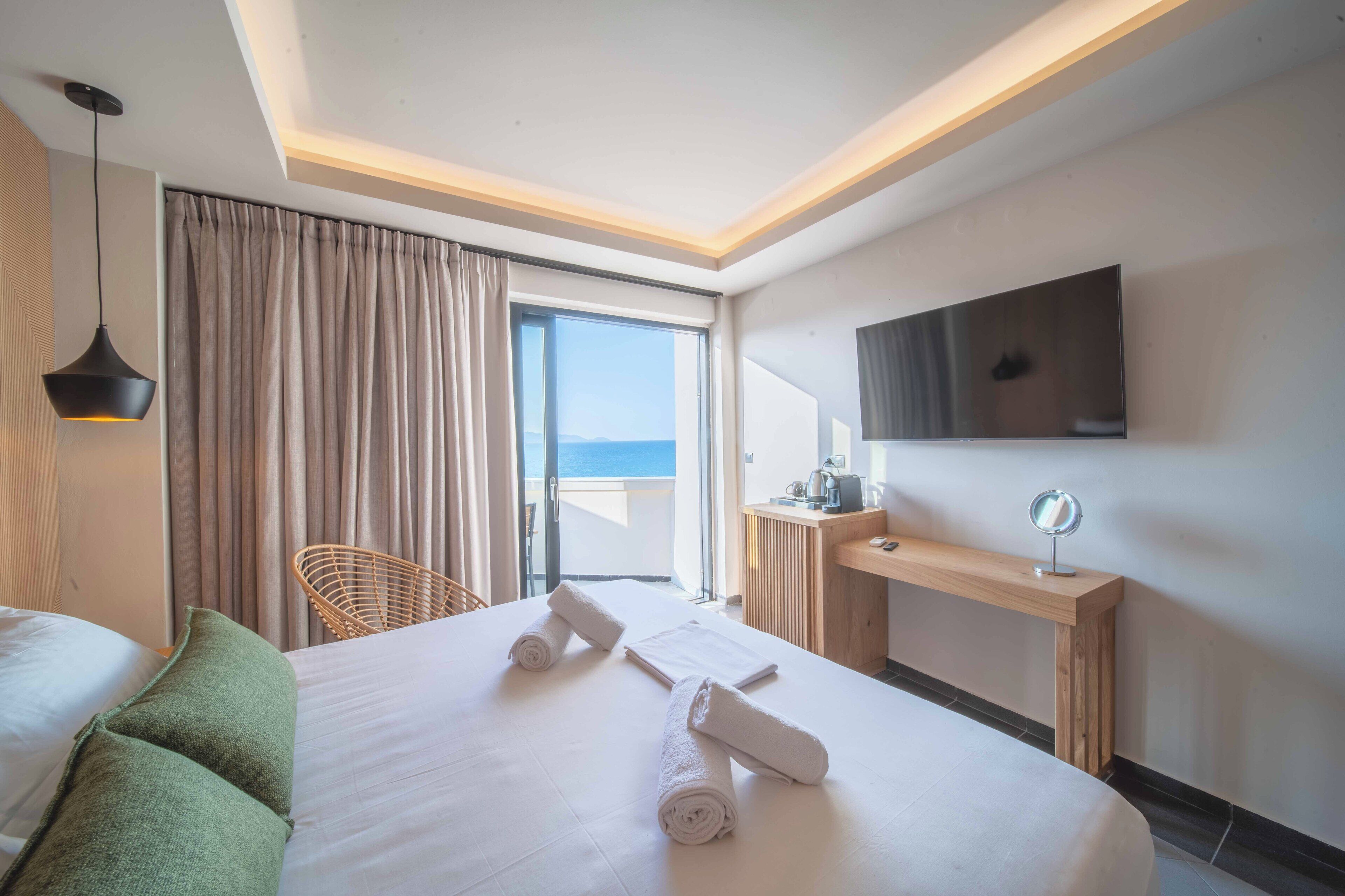 Sea View Luxury Suite with Jacuzzi | 1 bedroom, premium bedding, pillowtop beds, free WiFi