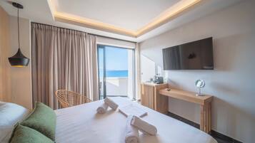 Sea View Luxury Suite with Jacuzzi | 1 bedroom, premium bedding, pillowtop beds, free WiFi