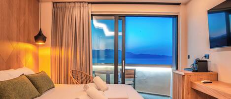 Sea View Luxury Suite with Jacuzzi | Terrace/patio