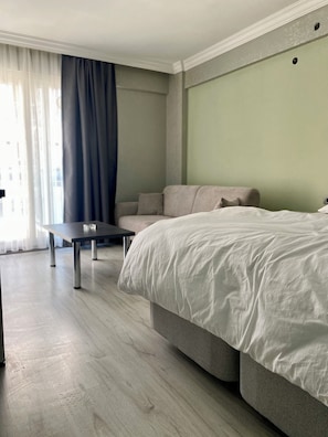 1 bedroom, premium bedding, desk, free WiFi