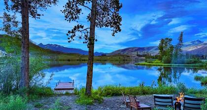 Updated 2-Bedroom Cabin in Sun Valley with Private Dock & Fishing!