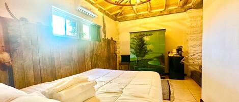 5 bedrooms, iron/ironing board, WiFi, bed sheets