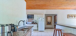 Microwave, oven, stovetop, coffee/tea maker