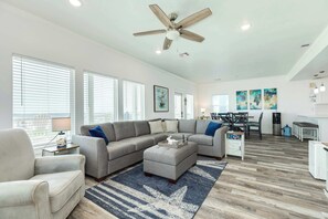 TV - Nana & Pops Beachfront Home - Family Friendly (Surfside Beach)