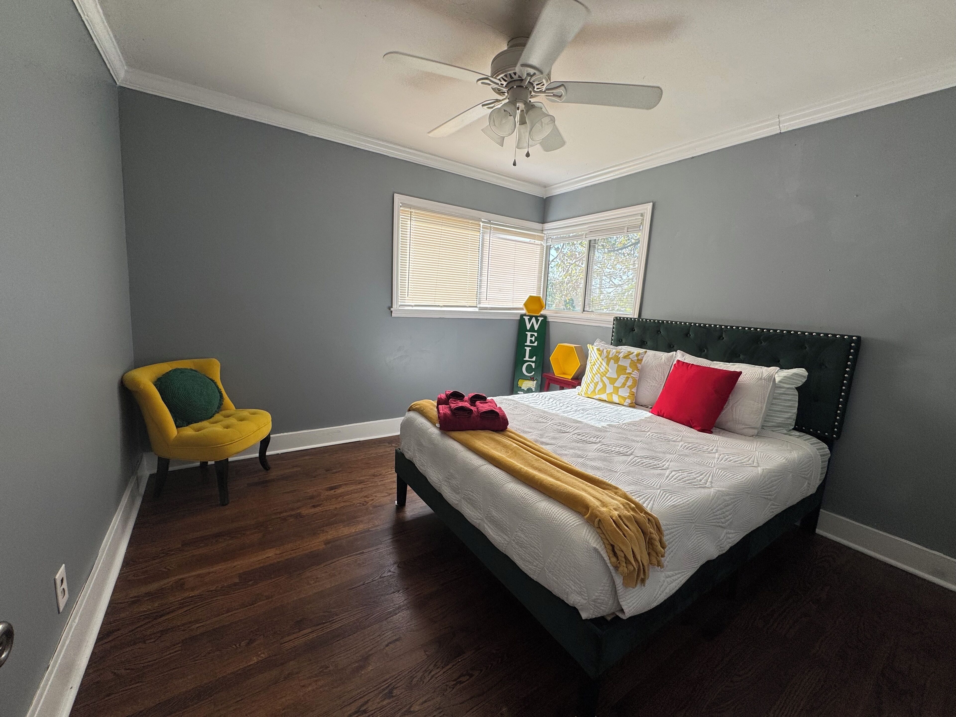 3 bedrooms, iron/ironing board, WiFi, bed sheets