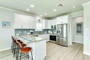 Fridge, microwave, oven, stovetop - Modern Beach House with Ocean Views near Jetties (Surfside Beach)