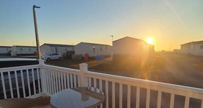 Sleeps 8-sea View-pets-pool-parking