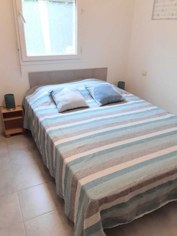1 dormitorio, escritorio, tabla de planchar con plancha y wifi gratis