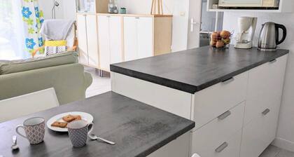 1-4 pers air-conditioning-pool-garden-parking